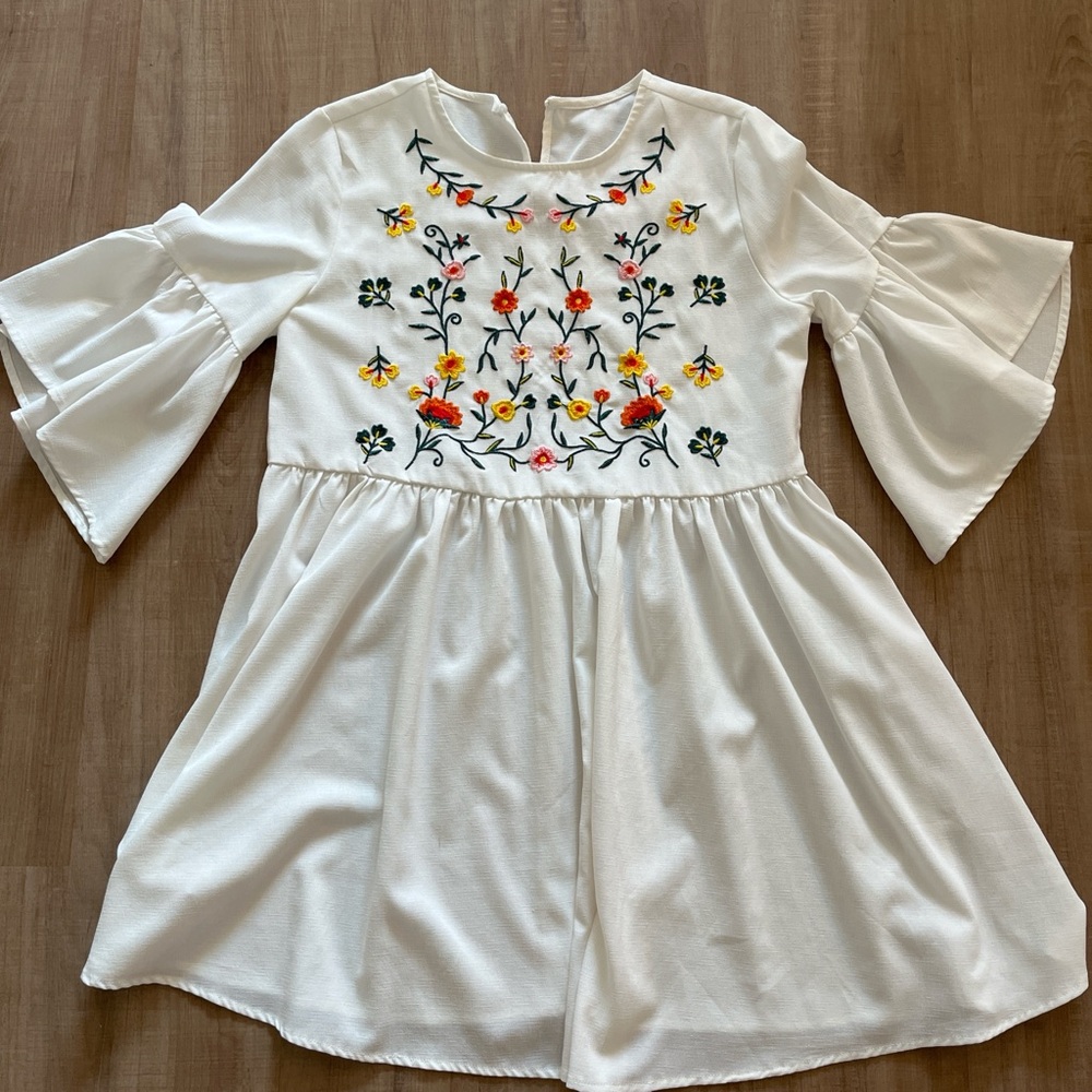 Size small boho white embroidered dress